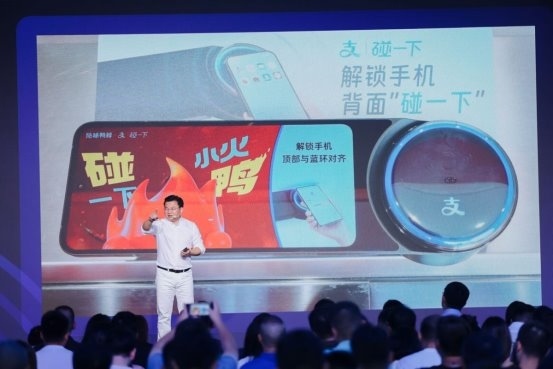 碰一下，绝了！绝味燃炸外滩大会，引领零售行业数智增长新潮流