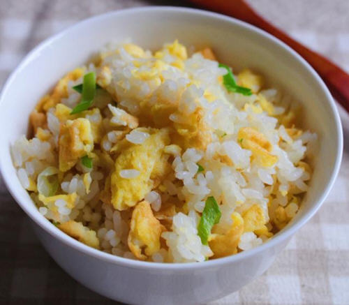 正宗蛋炒饭的做法1