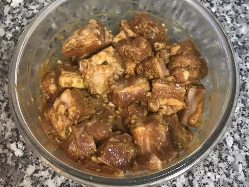 腐乳炸排骨的家常做法6